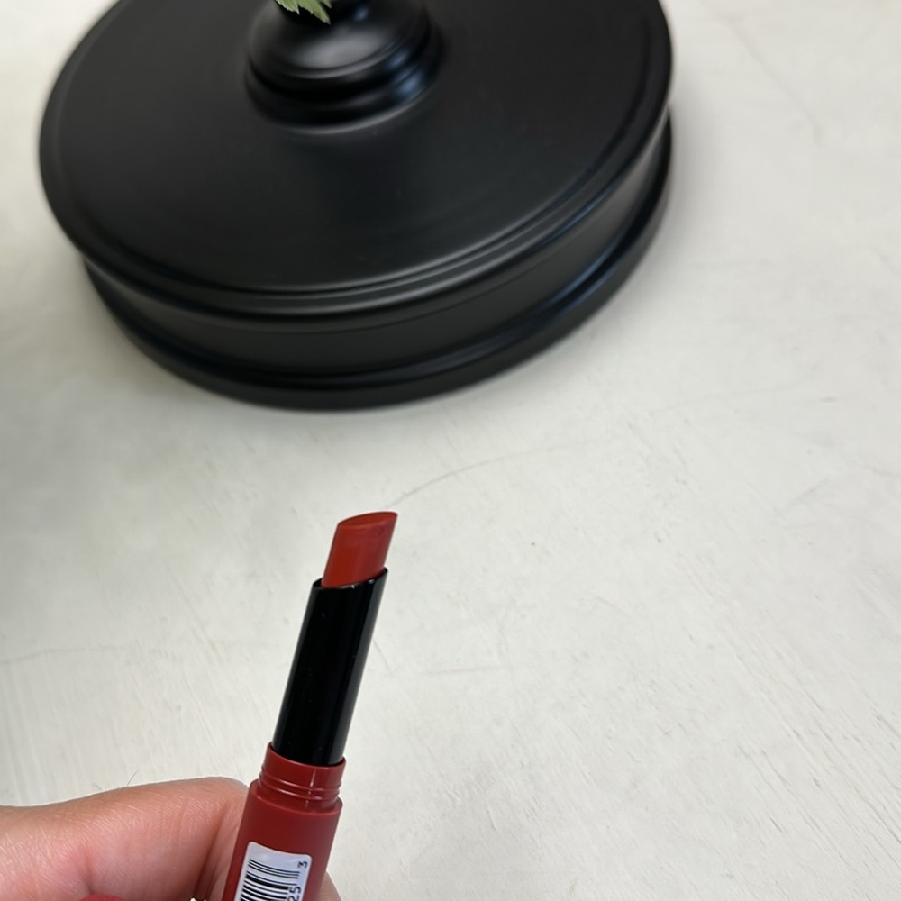 Maybelline ultimatte lipstick